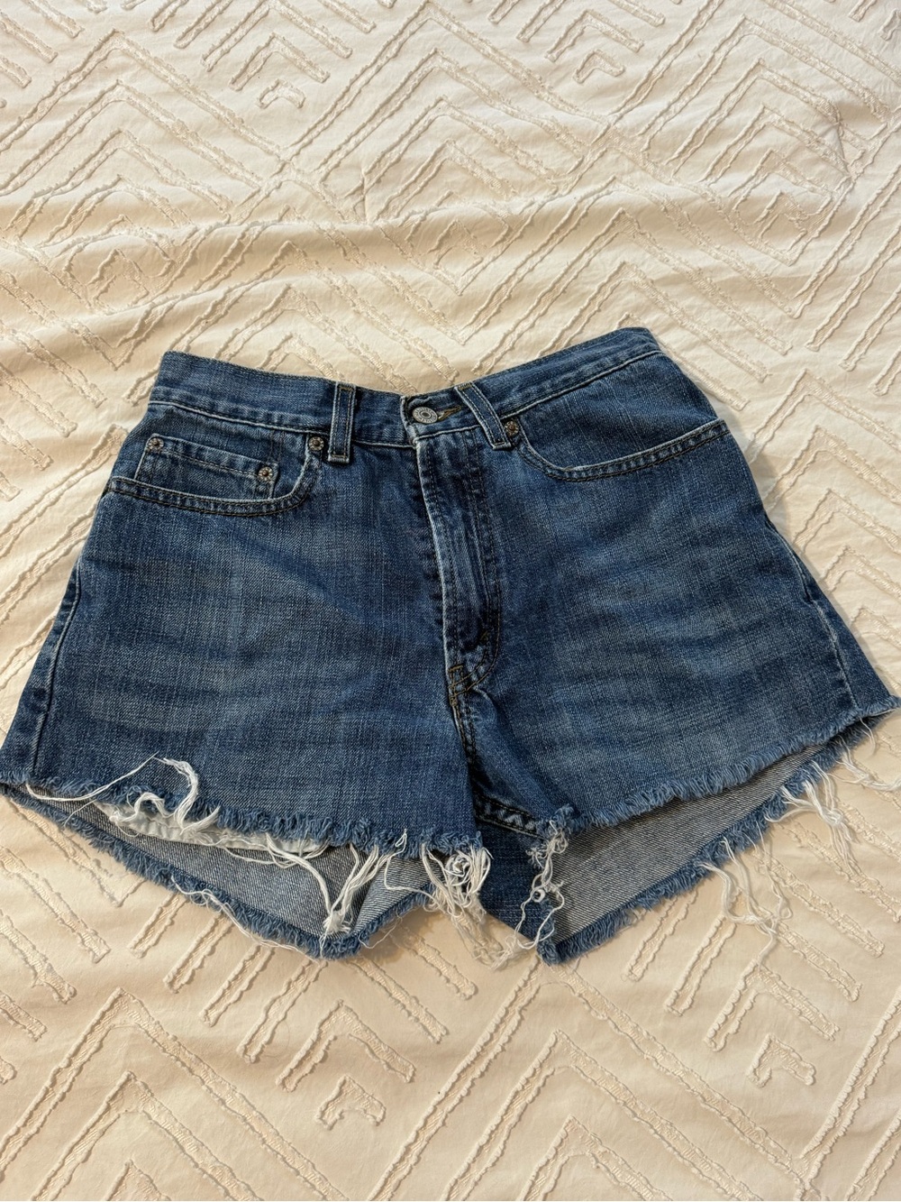 Vintage Levi’s High-Rise Distressed Denim Shorts - Blue